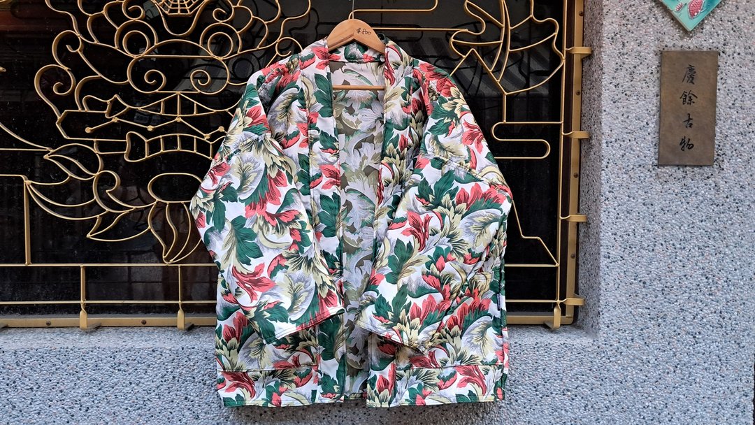 AMIN'S SHINY WORLD 白底彩色花卉满版提花 KIMONO - 中性连帽卫衣/T 恤 - 棉．麻 多色
