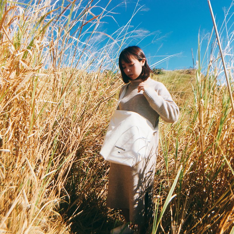 九木 斜背包－帆布袋 - 侧背包/斜挎包 - 棉．麻 卡其色