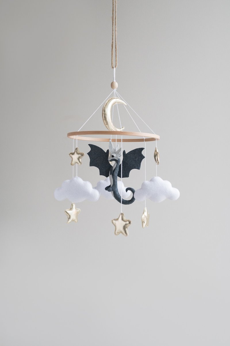 Baby mobile dragon, moon and star mobile, fairy tale nursery, baby shower gift - 玩具/玩偶 - 环保材料 灰色