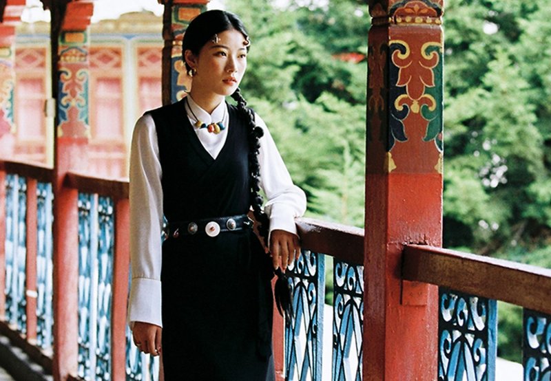 【山骨】 新中式復古藏装/素雅衬衣/背心裙 - 洋装/连衣裙 - 其他材质 白色