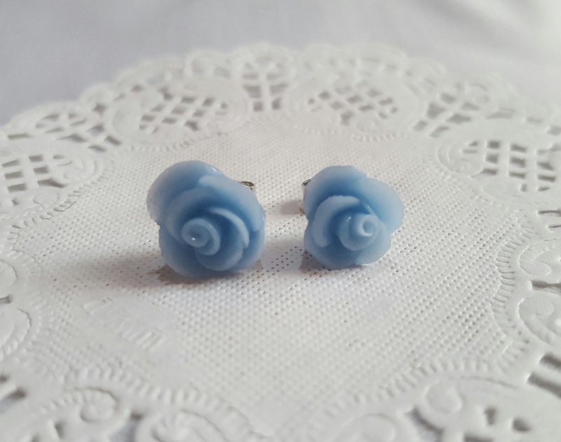 春天的浪漫花语【天水蓝 - 玫瑰花】贴耳式耳环。抗过敏耳针/耳环 - 耳环/耳夹 - 粘土 蓝色