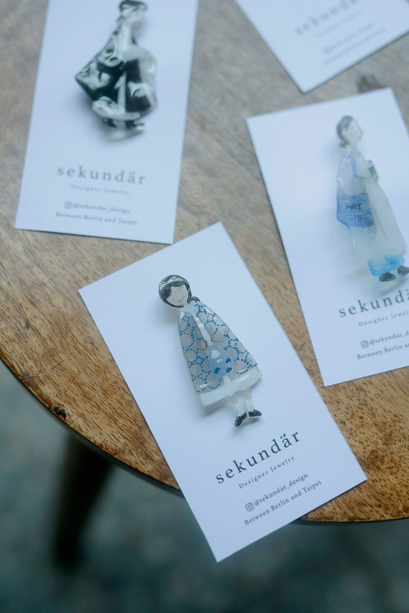 热塑片-手绘小人物别针- mina女孩 - 徽章/别针 - 其他材质 