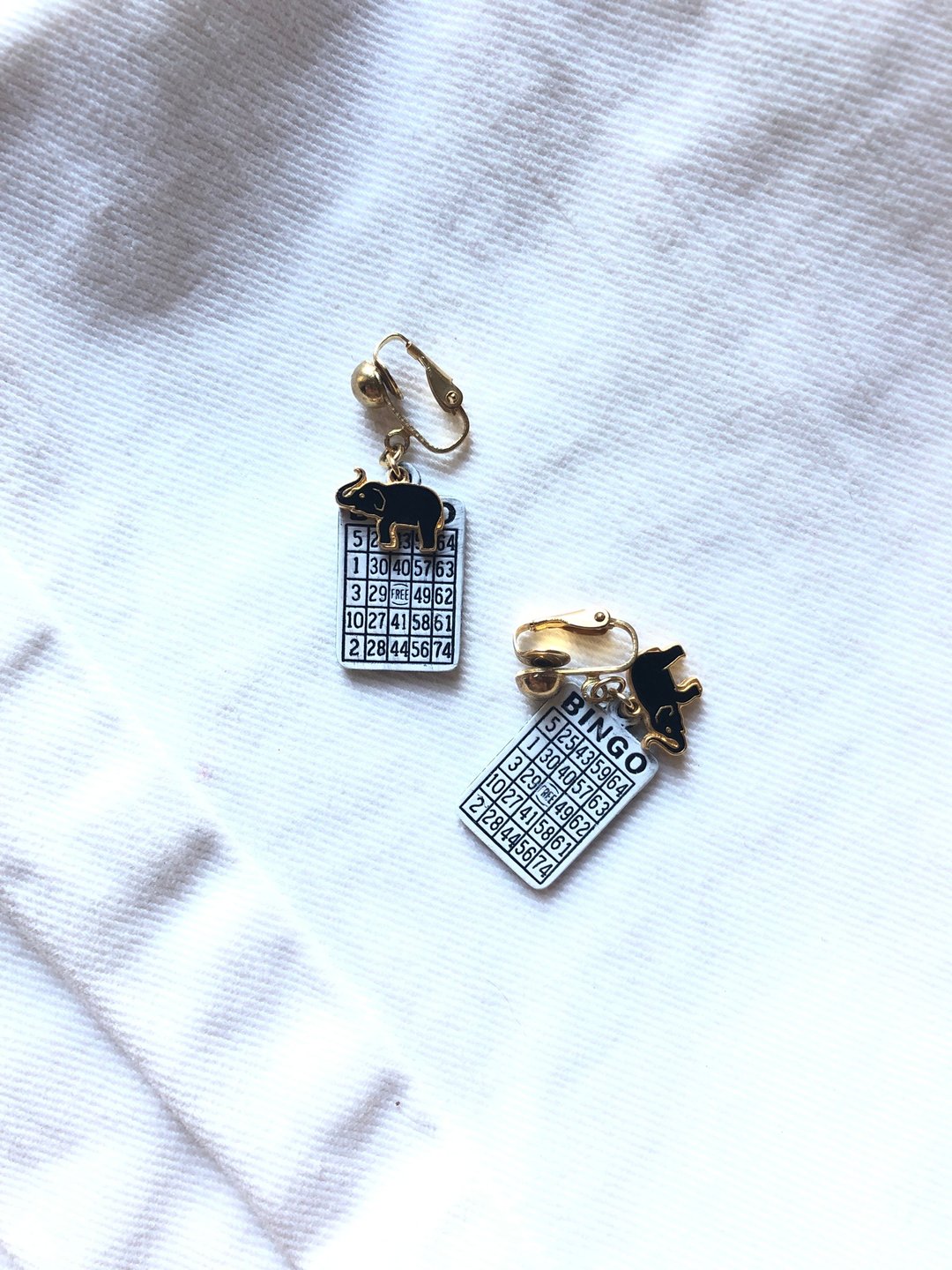 Vintage Elephant Bingo Card Gold Clip On Earrings - 耳环/耳夹 - 其他金属 银色