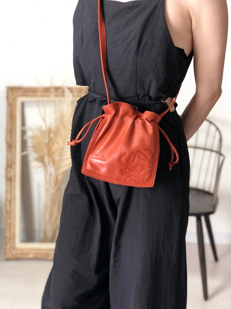 【日本直送 名牌二手包】LOEWE 罗威 标志 侧肩包 棕色 皮革 束口 vintage 古董 gu6xkn - 侧背包/斜挎包 - 真皮 咖啡色