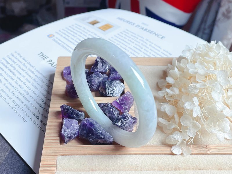 天然翡翠 A 货缅甸玉冰睛绿底 圆骨镯  美人 玉镯 手镯 - 手链/手环 - 玉石 白色