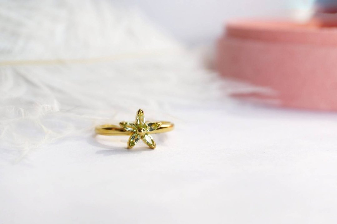 Natural Peridot Flower Silver 925 Ring, Birthstone ring, Birthday Gift - 戒指 - 纯银 绿色