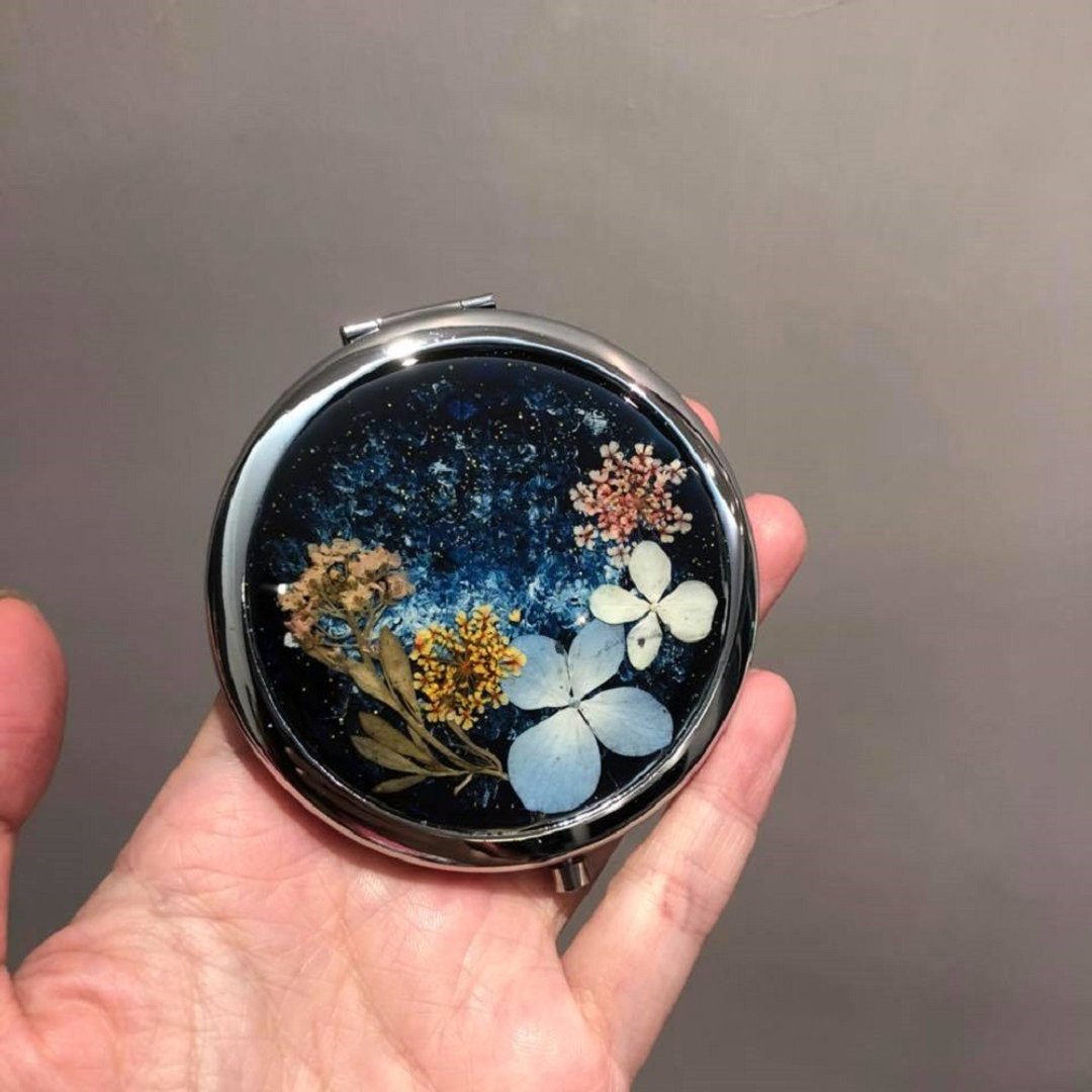 Oone-n-only 手绘Galaxy押花镜盒 - 其他 - 其他金属 