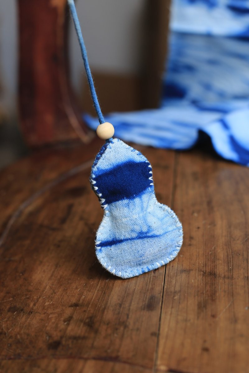 壹染指原创 | 草木染棉布全手缝 葫芦小布套 | 香包  小物保护套 - 吊饰 - 棉．麻 蓝色