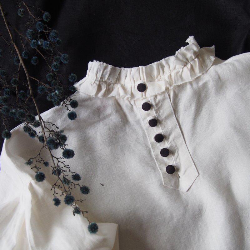 White ruffled high neck Linen blouse - 女装衬衫 - 棉．麻 白色
