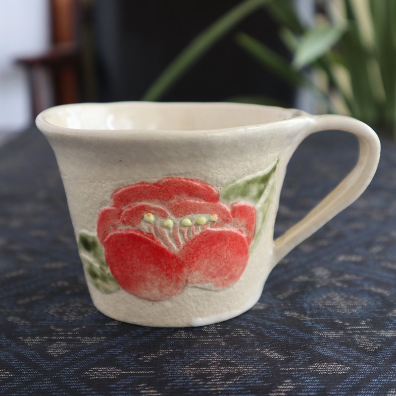 Japanese Red flower tsubaki mug handcrafted pottery Japan-made Japaneses artist - 咖啡杯/马克杯 - 陶 