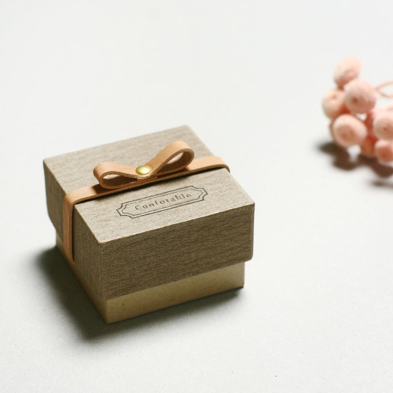 Comfortable // Charcoal gray) Giftbox Leather ribbon A small box that conveys your feelings - 包装材料 - 纸 咖啡色
