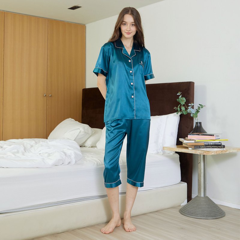 Satin Pajamas short sleeves with three-quarter legs - 居家服/睡衣 - 其他材质 多色