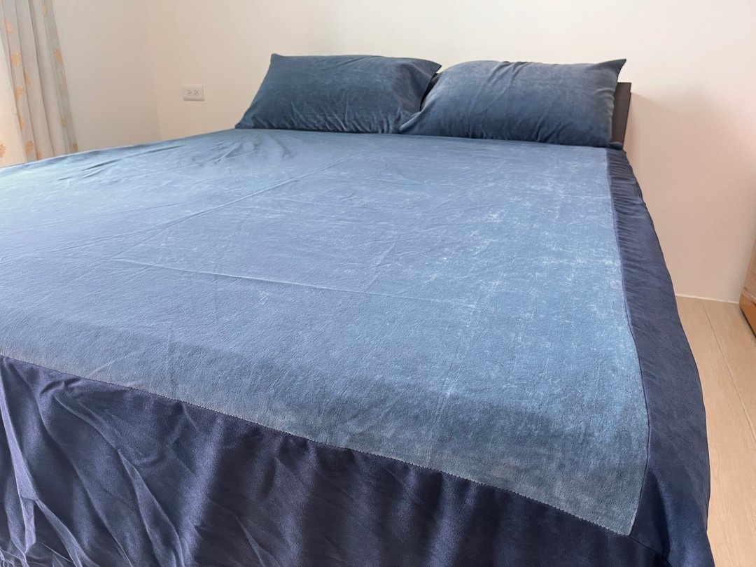 不劳奢猫抓布+麂皮床包组标准双人 深蓝(1床包2枕套) - 寝具 - 其他人造纤维 