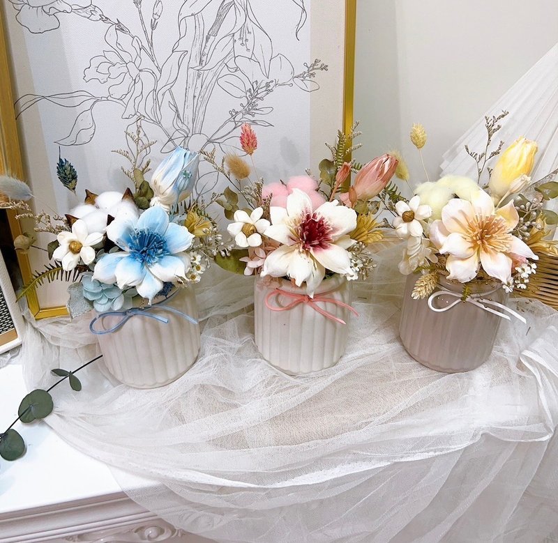 满开小百合 牛奶瓶桌花 永生花 开幕花礼 送礼 附盒 - 干燥花/捧花 - 植物．花 多色