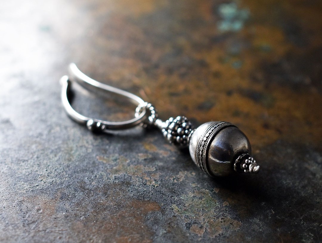 Puffy Ethnic Vintage Silver Indian Silver Ear Cuff - 耳环/耳夹 - 其他金属 银色