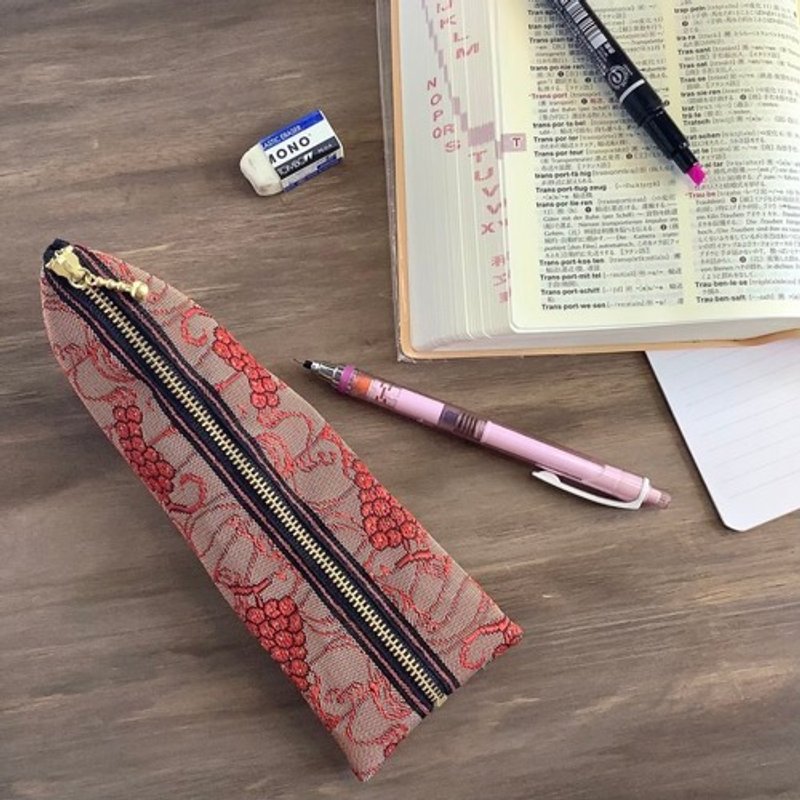 【红葡萄】榻榻米布边 金字塔型 笔袋 红色 葡萄 酒 葡萄 - 铅笔盒/笔袋 - 其他材质 红色