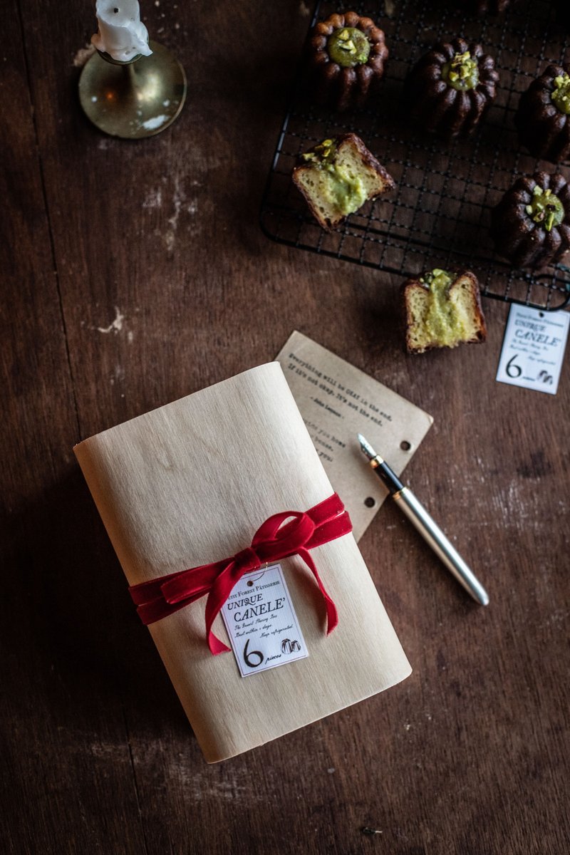 春暖煦煦 l 六入可丽露礼盒 :原味 / 开心果/ 咸鸭蛋 - 蛋糕/甜点 - 木头 绿色