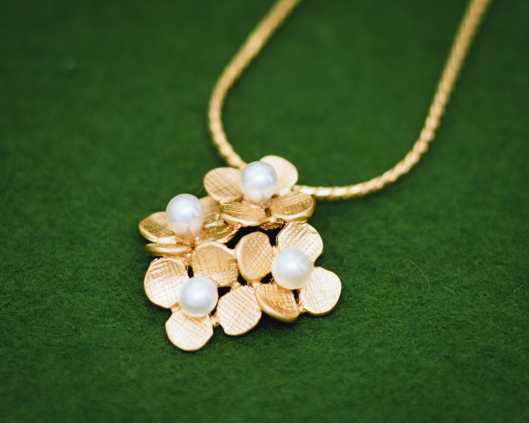 Hydrangea necklace - gold pearl - pearl necklace - flower necklace  gift for her - 项链 - 银 金色