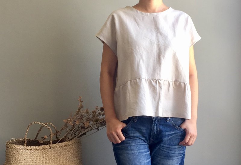 [山脉静静]  卡其色细条纹  抽皱法式袖小上衣 （45%棉、55%麻）（只有一件） - 女装上衣 - 棉．麻 