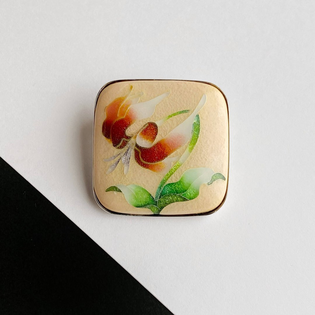 Katakuri [Pale Red] Cloisonne Brooch Pure Silver Wired Cloisonne - 胸针 - 其他材质 橘色
