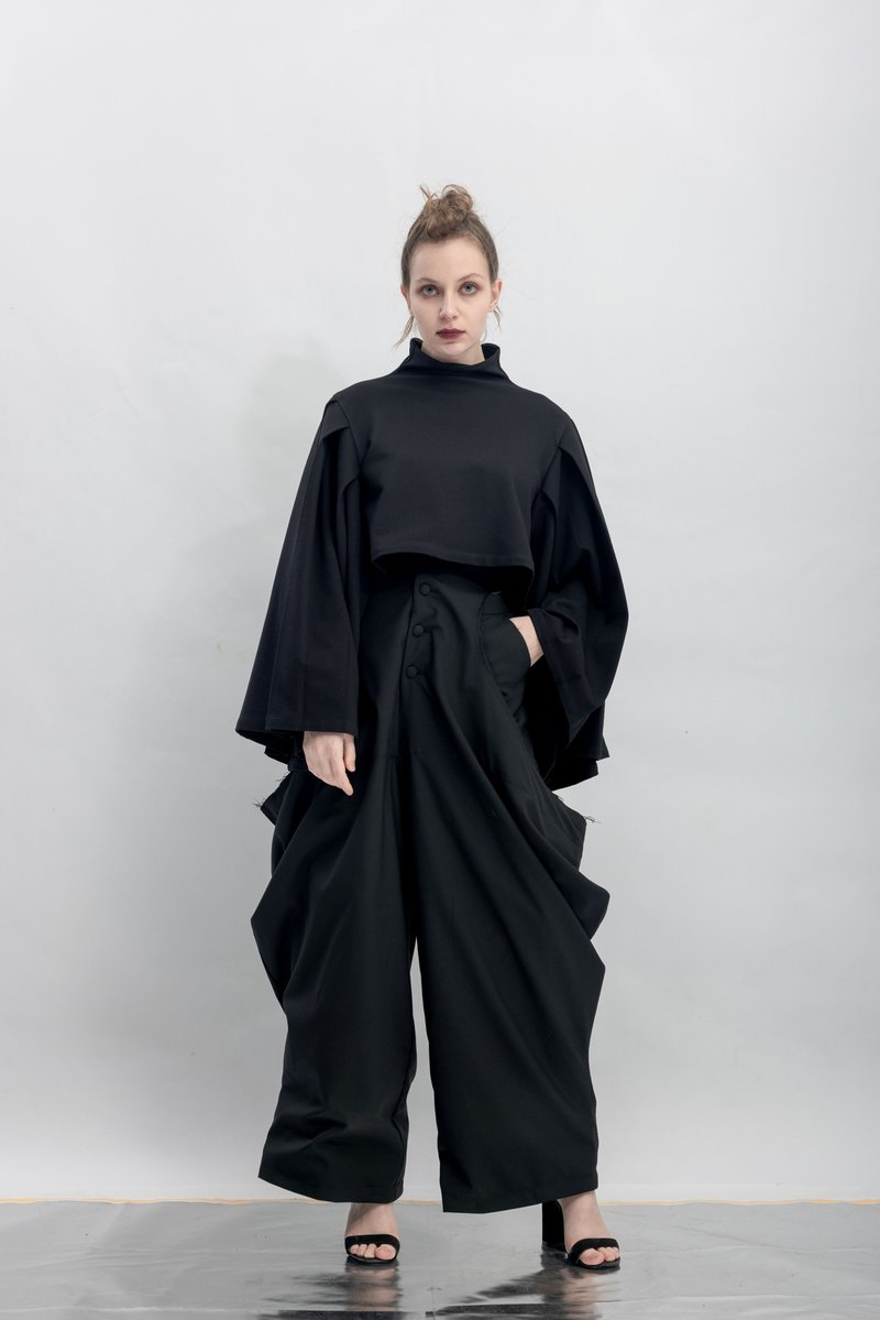 INF 乌鸦振袖短版上衣 - 女装上衣 - 聚酯纤维 黑色