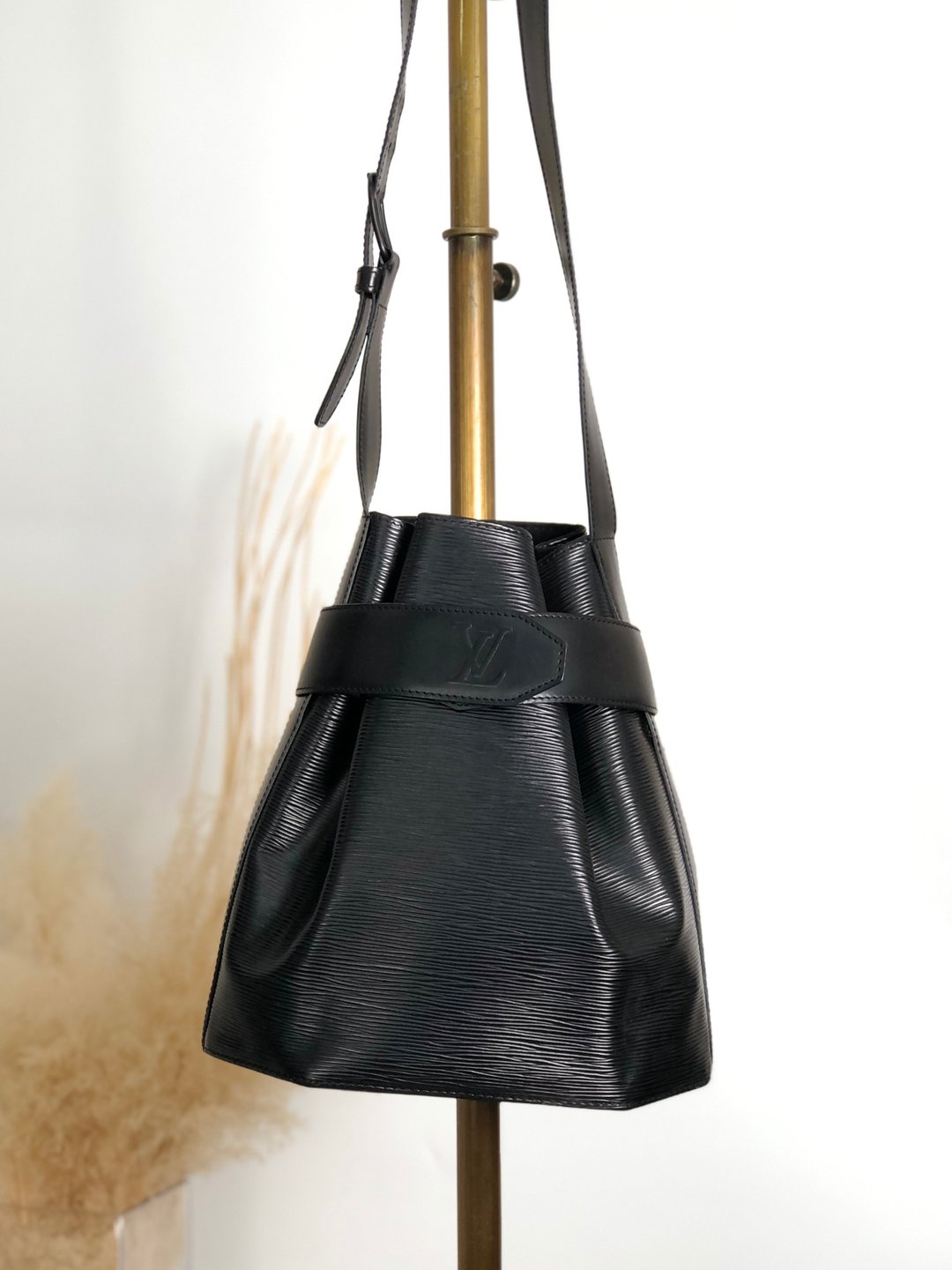 【日本直送 名牌中古包】LOUIS VUITTON 路易威登 Sac De Pot Sac De Paul 经典 Epi 牛皮肩背包 黑色 皮革 束口 6ajzsh - 侧背包/斜挎包 - 真皮 黑色