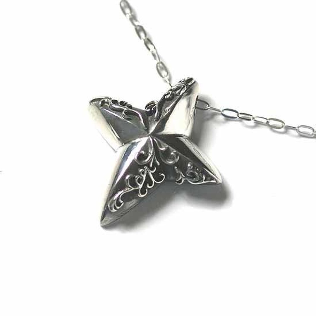 Profound cloth x arabesque pendant [Free shipping] Necklace with a good balance of mirror luster and arabesque three-dimensional decoration - 项链 - 其他金属 银色