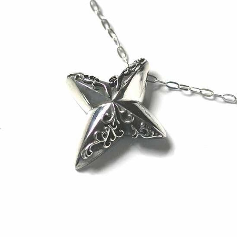 Profound cloth x arabesque pendant [Free shipping] Necklace with a good balance of mirror luster and arabesque three-dimensional decoration - 项链 - 其他金属 银色