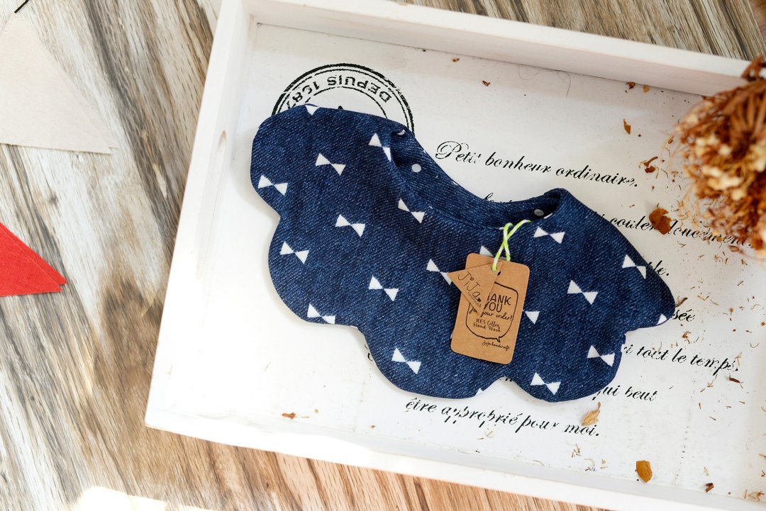 JIJa's HandMade Butterfly & DOT Double Side Babies BiB - 手作口水肩 (婴儿围兜兜) - 满月礼盒 - 棉 蓝色