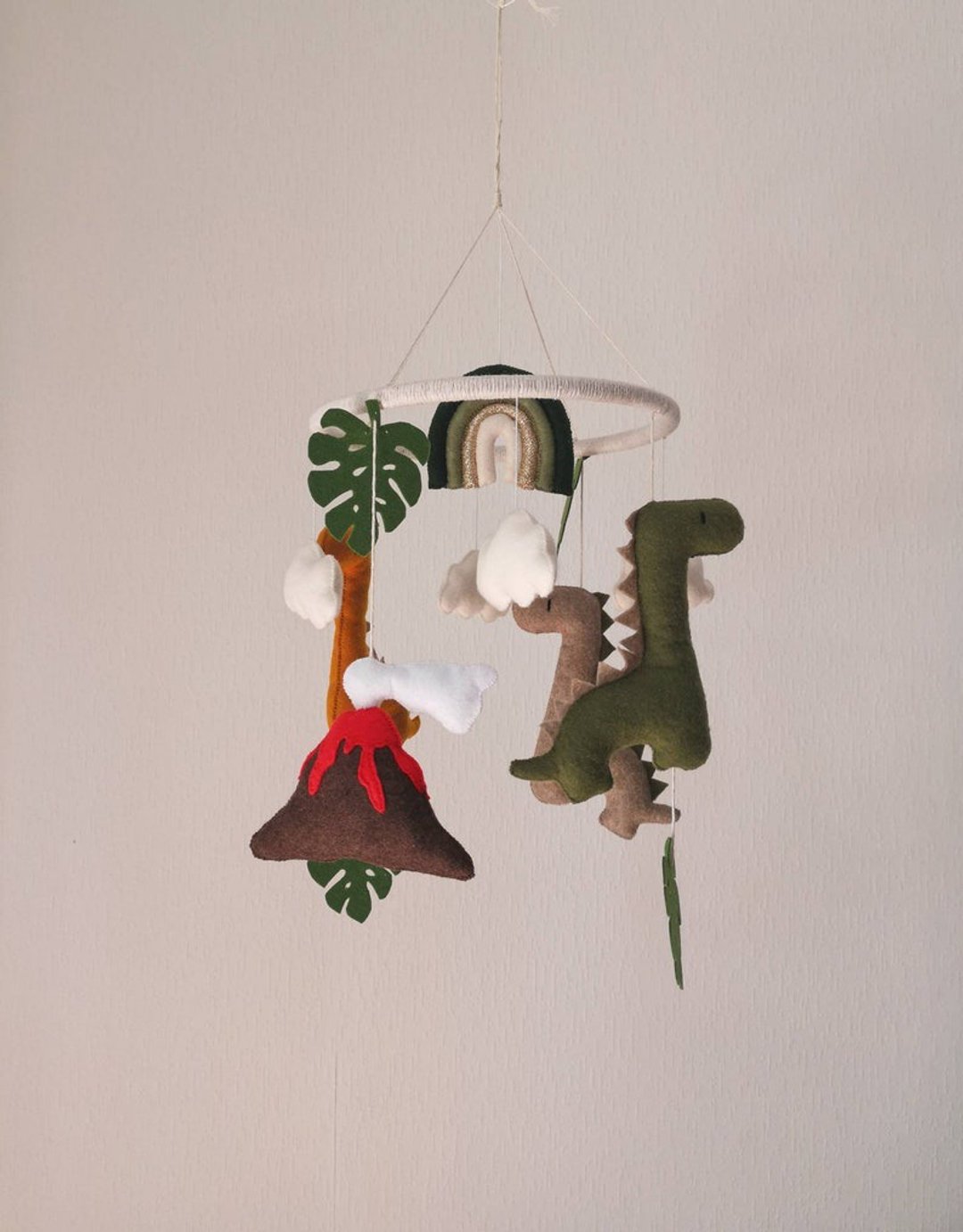 Dinosaur crib baby mobile with rainbow cloud star monstera. Baby shower gift ide - 玩具/玩偶 - 环保材料 多色