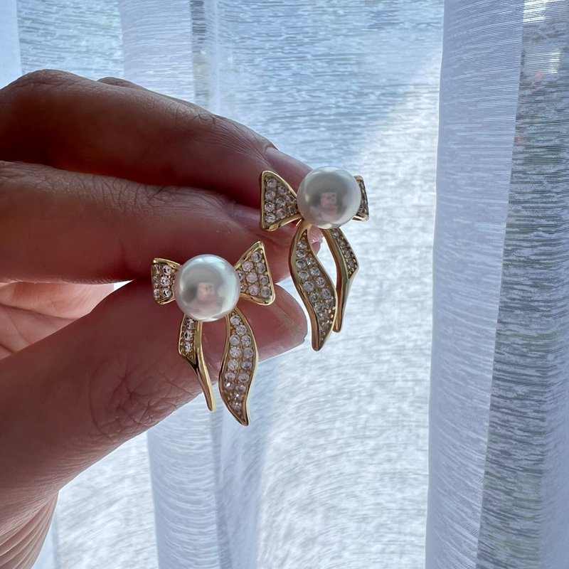 金色时光 金饰蝴蝶结锆石天然珍珠耳环 - 耳环/耳夹 - 珍珠 