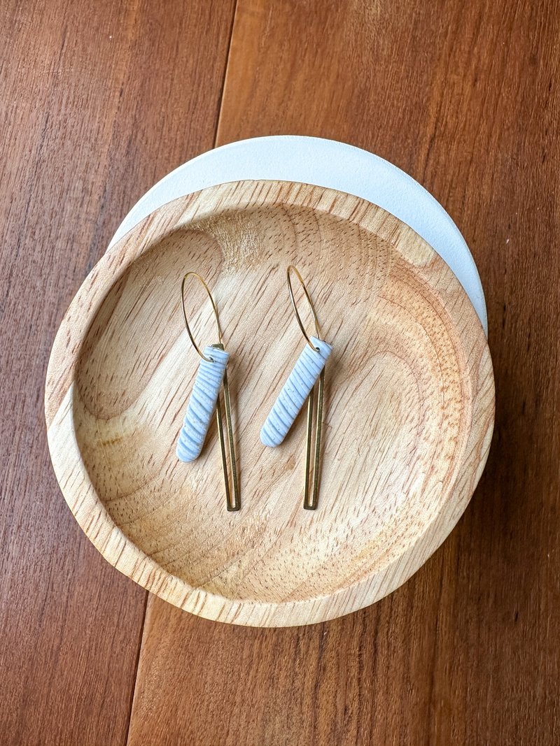 • 手工软陶耳环 • 粉蓝长垂吊 (可改耳夹) - 耳环/耳夹 - 陶 蓝色