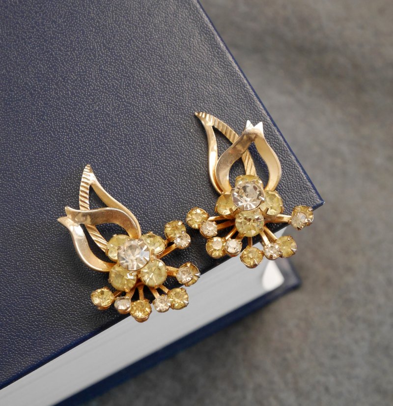 老又好古董珠宝  Sarah Cov华丽莱茵石叶片线条夹式耳环 C1169 - 耳环/耳夹 - 其他金属 金色