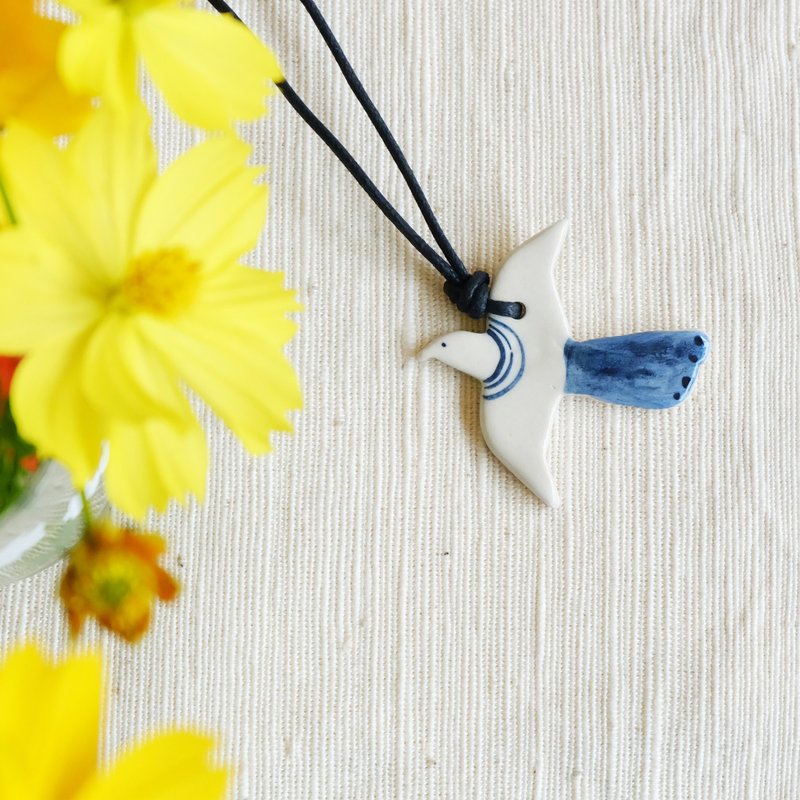 Navy bird necklace - 项链 - 陶 蓝色