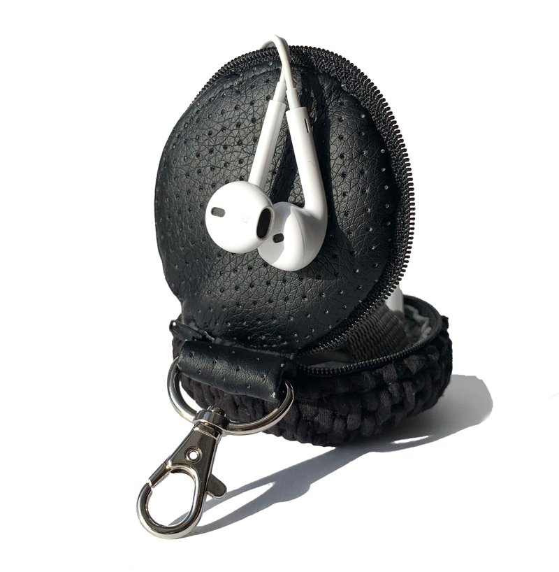 Black eco leather charger holder Cord organizer keychain coin purse - 零钱包 - 棉．麻 黑色