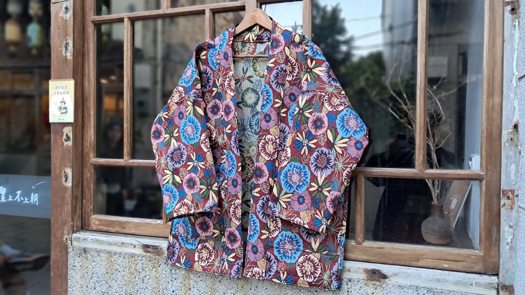 AMIN'S SHINY WORLD 缤纷抽象红色花园提花 KIMONO - 女装休闲/机能外套 - 棉．麻 多色