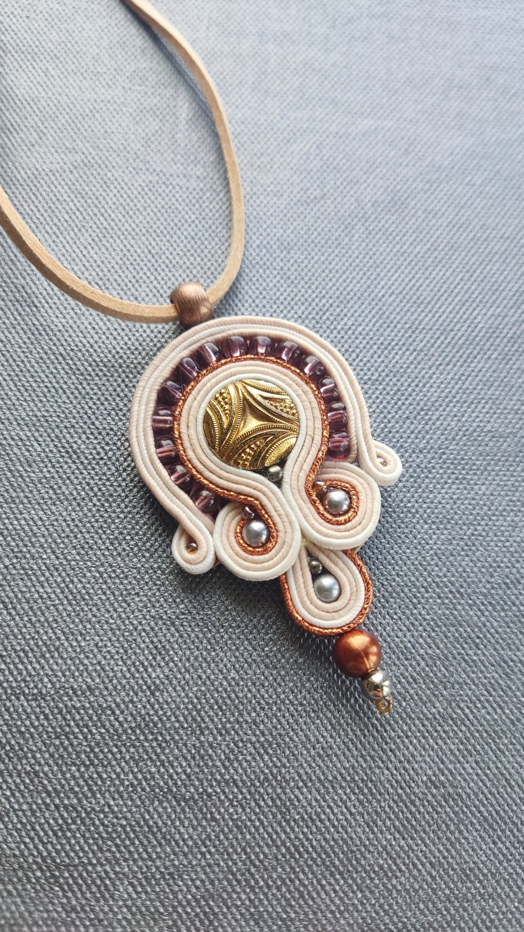 金色坠饰 米色项链 手工刺绣 Soutache 项链 - 长链 - 其他材质 金色