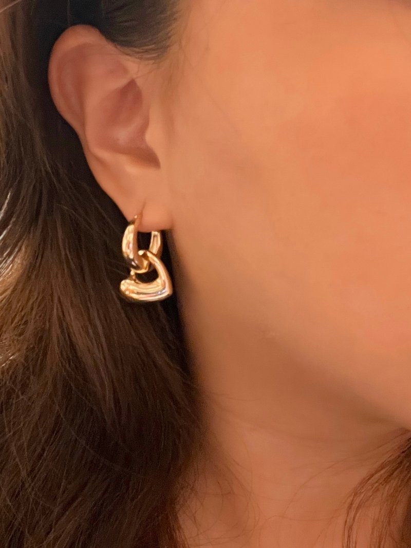 【情人节礼盒】欧美时髦份量感爱心耳环 - 耳环/耳夹 - 半宝石 金色