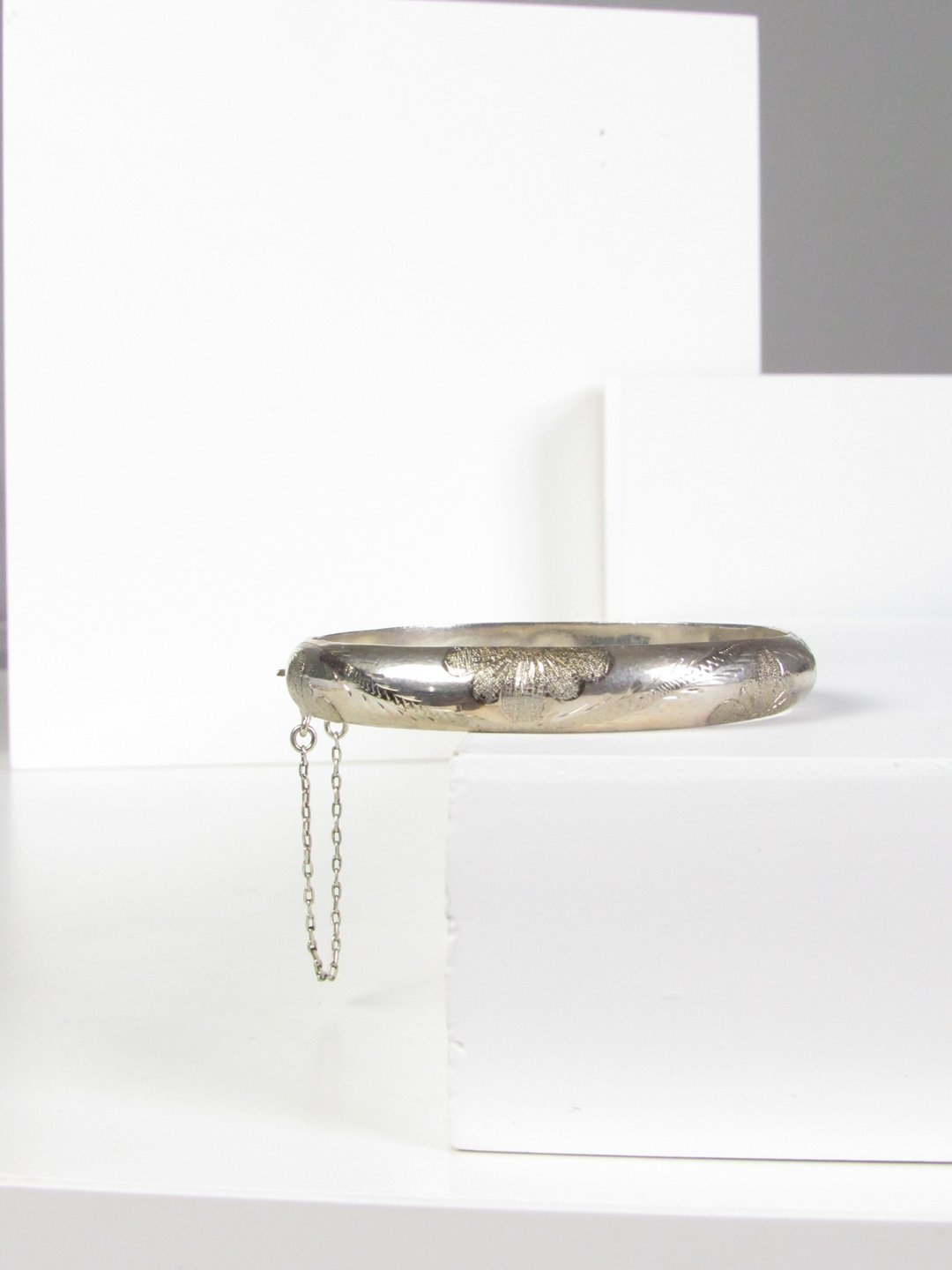 Vintage 925 Silver Floral Etched Sterling Silver Bangle Bracelet - 手链/手环 - 纯银 银色