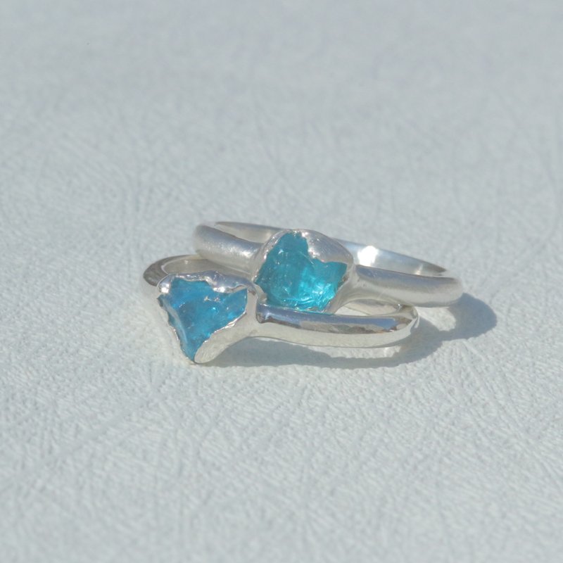 像美丽的大海一样的霓虹 燐灰 石戒指 - 戒指 - 宝石 银色