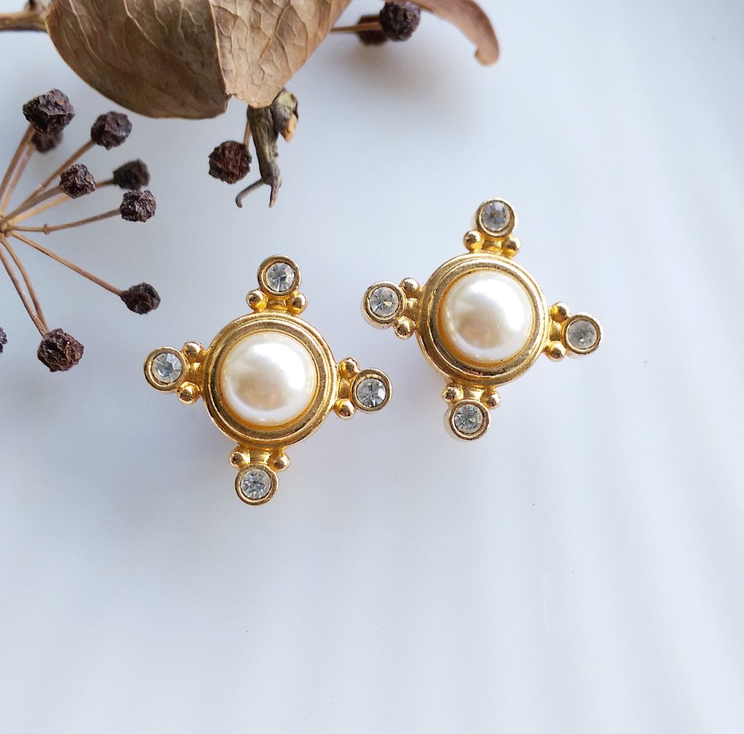 【西洋古董饰品 】SWAROVSKI  秀气 气质 珠钻 夹式耳环 - 耳环/耳夹 - 其他金属 金色