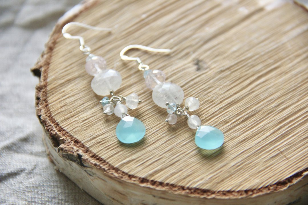 Blue gemstone earrings with chalcedony, moonstone - 耳环/耳夹 - 宝石 蓝色