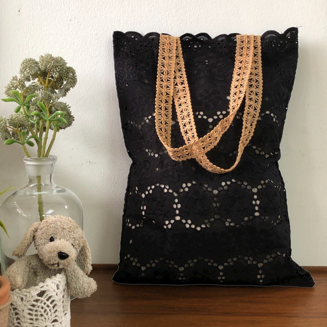(Xmas Gift Box) Black - lace embroidery floral tote bag (Design 3) - 手提包/手提袋 - 棉 黑色