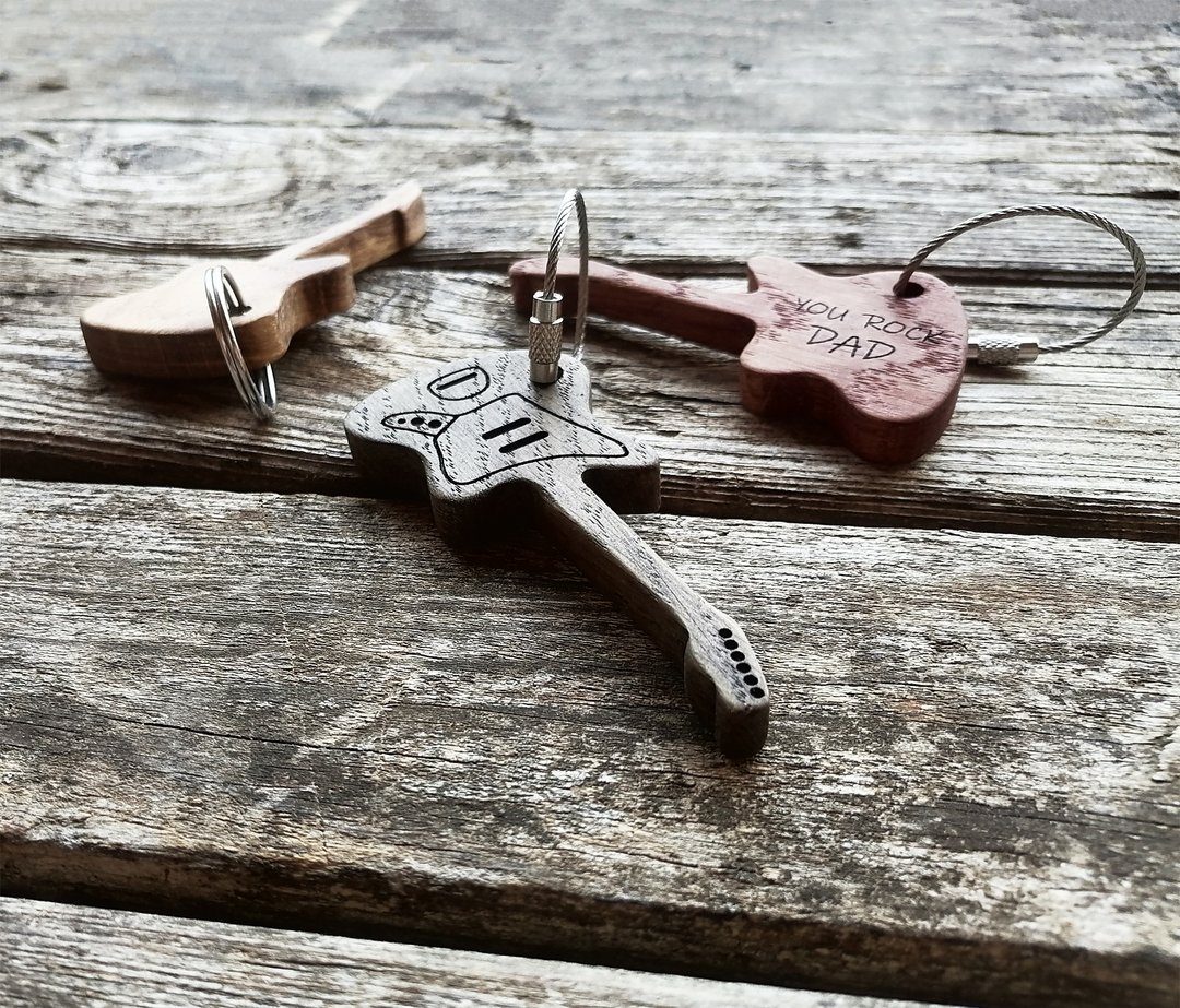 Personalized Wooden Guitar Keychain, Custom Engraved Keychain, Electric Guitar - 钥匙链/钥匙包 - 木头 黑色