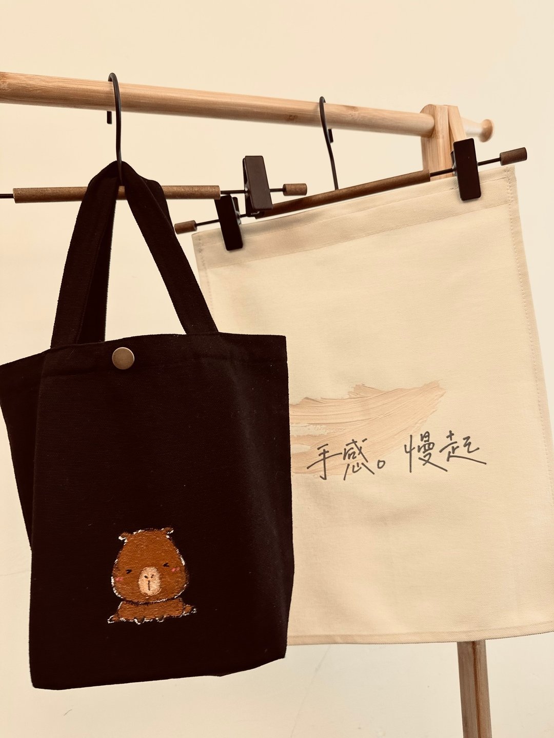 手绘帆布包x卡皮巴拉 水豚 手提包 可定制 小孩礼物 大人随手包 - 手提包/手提袋 - 棉 绿色