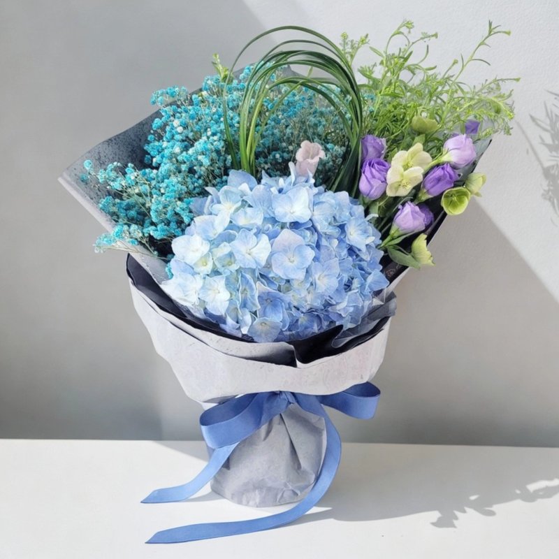 鲜花花束 (蓝绣球、满天星、桔梗、圣诞玫瑰、BB草及衬花) - 植栽/盆栽 - 植物．花 