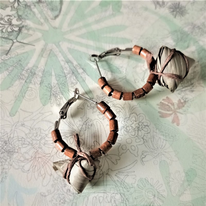 随意搭玩味耳环糸列 手工小稯子 / 英文字母COOK 耳环 - 耳环/耳夹 - 铝合金 咖啡色