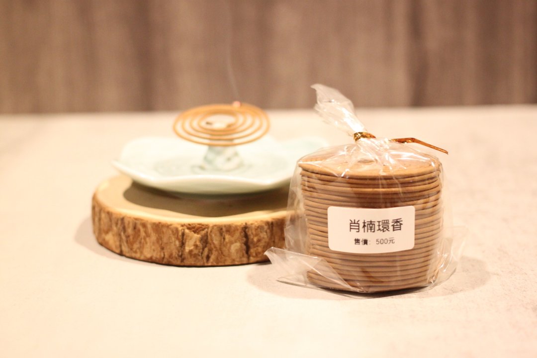 【送礼好物】肖楠 根部料盘香 手工制小环香 48环 四小时 - 香薰/精油/线香 - 木头 