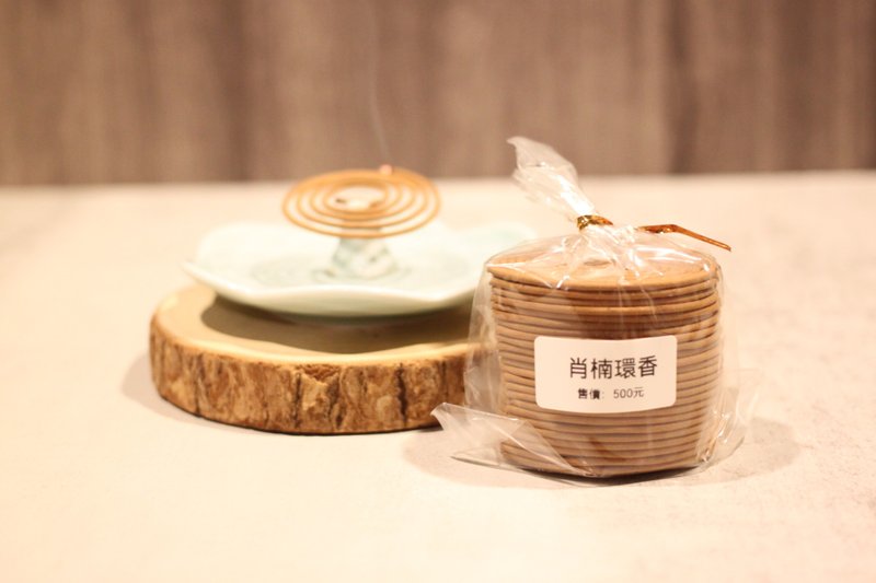 【送礼好物】肖楠 根部料盘香 手工制小环香 48环 四小时 - 香薰/精油/线香 - 木头 