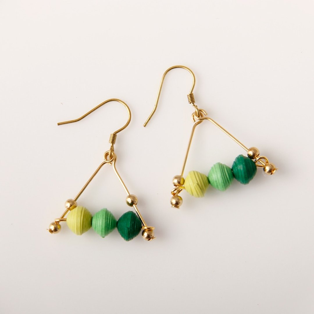 【小卷纸手作/纸艺/饰品】彩色圆珠三角耳环 纸珠 黄铜(随机配色) - 耳环/耳夹 - 纸 绿色